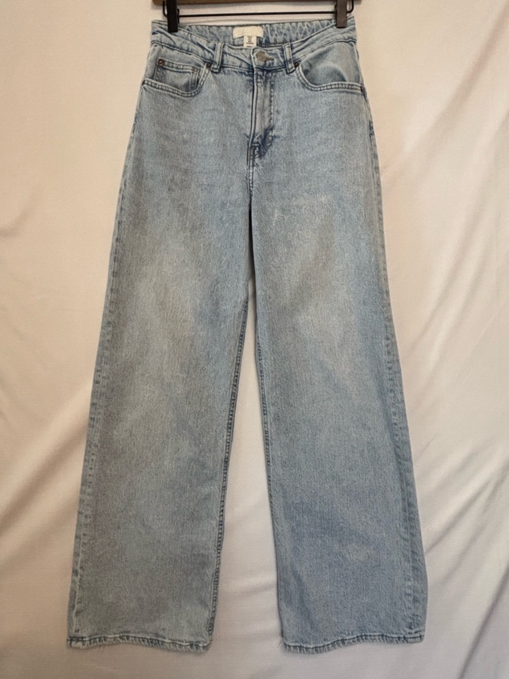 H&M Light Wash Relaxed Wide-Leg Jeans Size 6